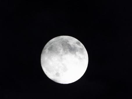 中秋の名月 夜空に輝く満月☺︎ 中秋の名月 夜空に輝く満月☺︎ 中秋の名月,満月,夜空の写真素材