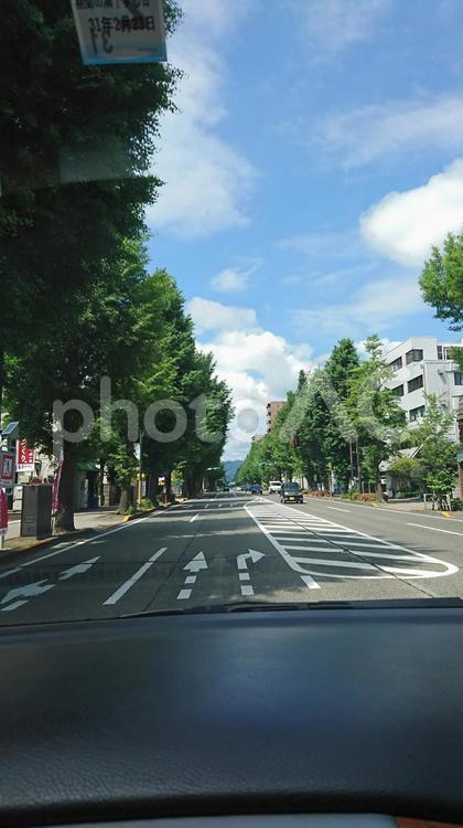 車窓からの風景 交通機関,交通量,夏の写真素材