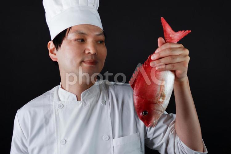 真鯛を持つ料理人 料理人,シェフ,真鯛の写真素材