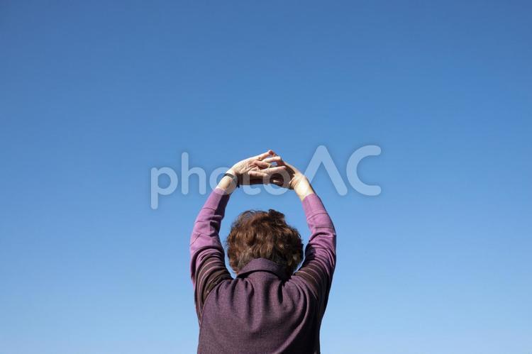 運動をするシニア女性 高齢者,女性,人物の写真素材