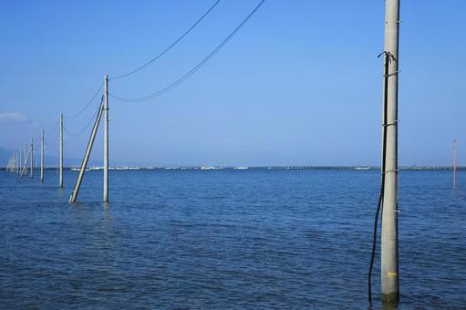 熊本県宇土市　長部田海床路 長部田海床路,海床路,海の写真素材