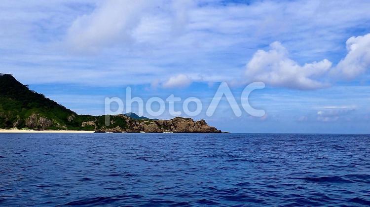 カヤックから見た慶良間諸島の海の風景 海,島,波の写真素材