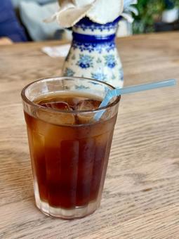 カフェで飲むアイスティー カフェで飲むアイスティー アイスティー,ストレートティー,夏の写真素材