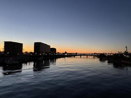 朝焼けした空と川 日の出,朝,反射の写真素材