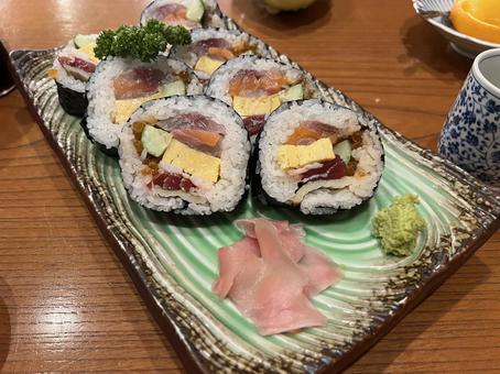 太巻き 海鮮巻き 巻き寿司 和食 太巻き 海鮮巻き 巻き寿司 和食 海鮮巻き,太巻き,食事の写真素材