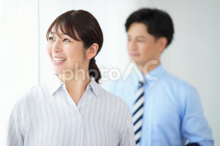 笑顔のお母さんと家庭教師 塾,人物,男性の写真素材