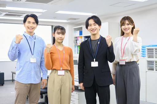 笑顔でガッツポーズをする4人の会社員 ビジネス,ガッツポーズ,笑顔の写真素材