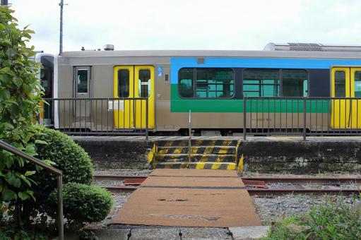 JR久留里線、上総亀山駅の構内踏切 jr,jr東日本,久留里線の写真素材