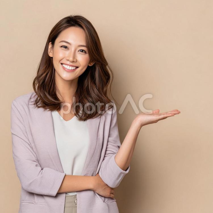 親しみやすい笑顔で案内するアジア人女性 女性,若者,笑顔の写真素材