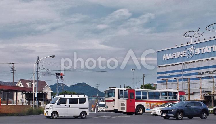 交差点風景　 交差点,信号待ち,信号の写真素材