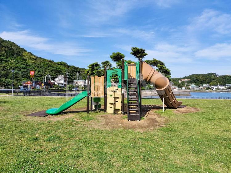 まどが浜海遊公園の遊具　すべり台 まどが浜海遊公園,遊具,すべり台の写真素材