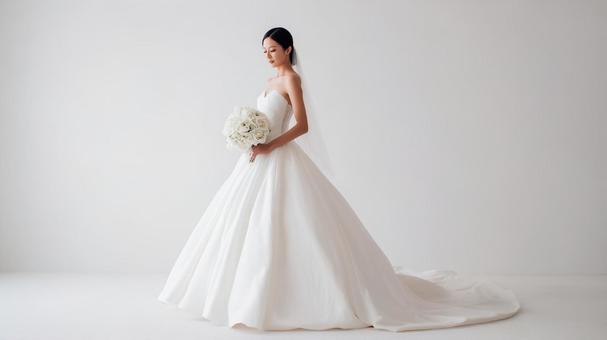 美しい花嫁とブーケの輝き 美しい花嫁とブーケの輝きの写真