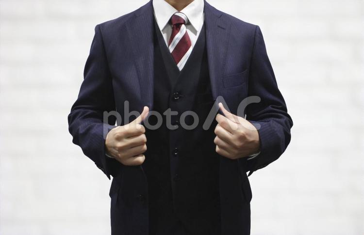 身なりを整えるビジネスマン ジェスチャー,ビジネス,ビジネスマンの写真素材