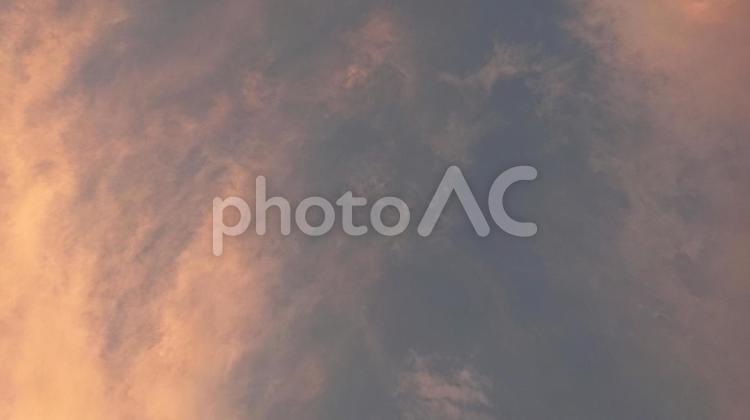 夕焼け雲 大阪,中之島,オレンジの写真素材