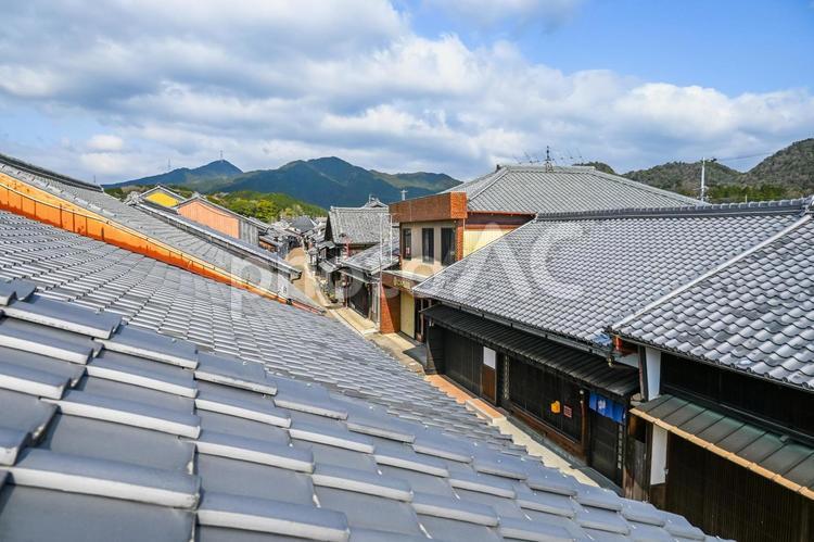 関宿の屋根瓦の風景 三重県亀山市  関宿,宿,家の写真素材