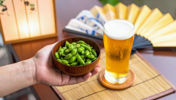 枝豆とビールのある夏の風景 枝豆とビールのある夏の風景の写真