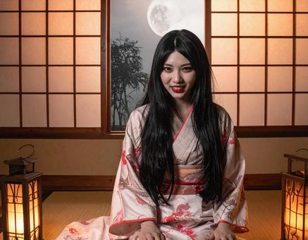 和室の女性の写真