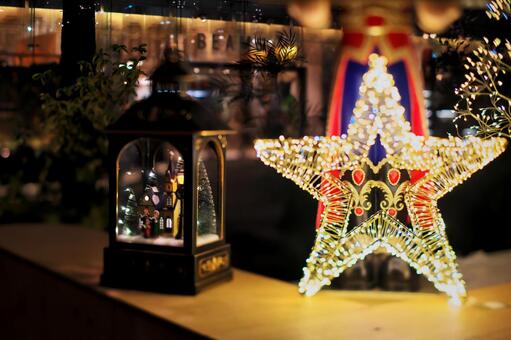 クリスマスイルミネーションの飾り付け クリスマス,イルミネーション,飾り付けの写真素材