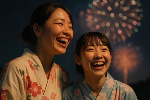 花火を見て笑い合う姉妹 花火を見て笑い合う姉妹の写真