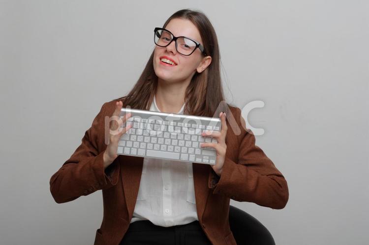 キーボードを持つ外国人ビジネスウーマン8 外国人,女性,ビジネスの写真素材