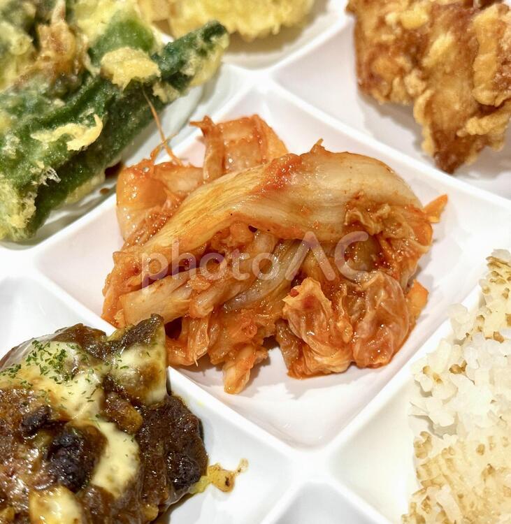 バイキングでとったキムチ キムチ,野菜,ピリ辛の写真素材