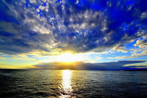 太陽と海 太陽と海の写真