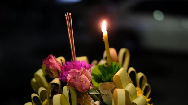 ロイクラトンの灯篭流し 灯篭,ロイクラトン,蝋燭の写真素材