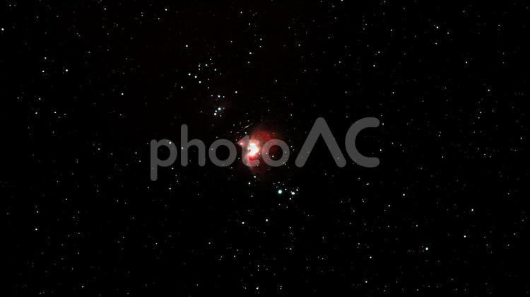 オリオン大星雲の真上に現れた微小な流れ星 オリオン大星雲,流れ星,微小流星の写真素材
