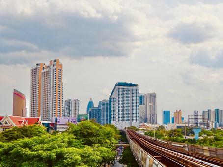 BTSの線路とスカイラインの絶景 BTSの線路とスカイラインの絶景 空,スカイライン,絶景の写真素材