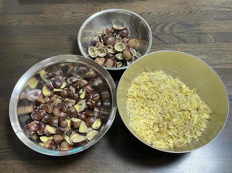 栗きんとん作り 栗きんとん作り 栗,食べ物,果物の写真素材