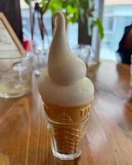 小さなソフトクリームのひととき 小さなソフトクリームのひととき ソフトクリーム,ミニソフト,デザートの写真素材