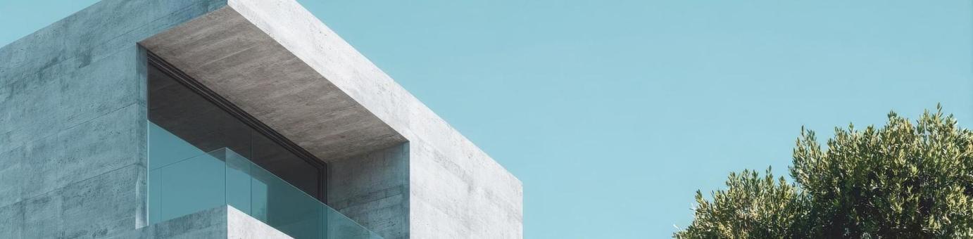 青空と白いモダン建築のヘッダー_2 青空と白いモダン建築のヘッダー_2の写真