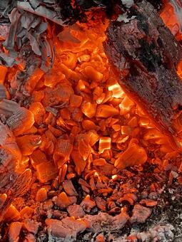 焚き火が熾火になった 熾火,焚き火,薪の写真素材