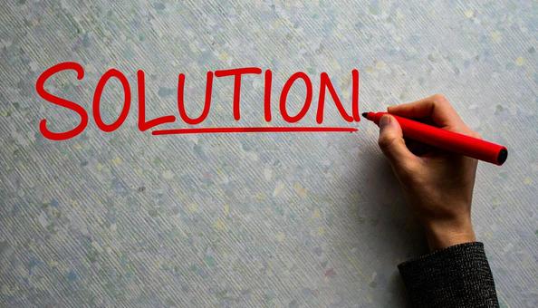 文字「Solution」と赤ペンで書く 文字「Solution」と赤ペンで書くの写真