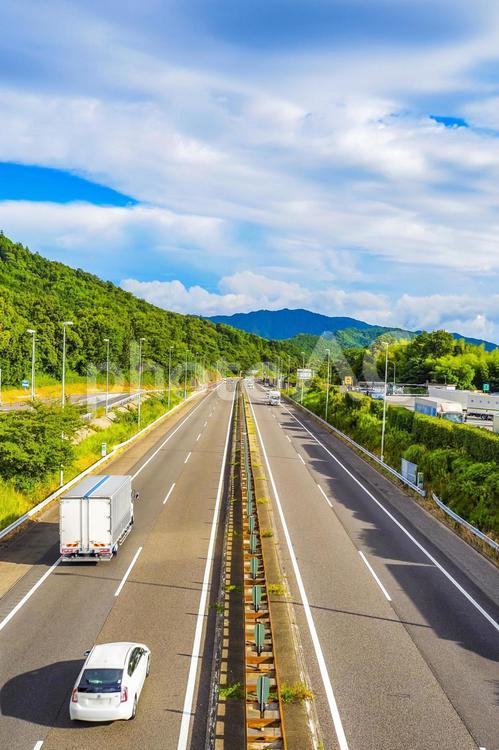 高速道路の俯瞰写真と青空 高速,高速道路,俯瞰の写真素材