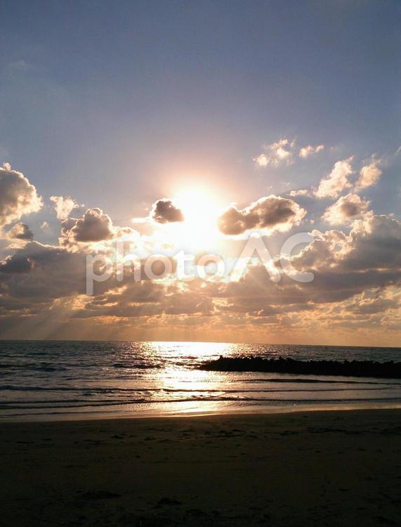 夕暮れと海岸線② 夕暮れ,夕焼け,夕方の写真素材