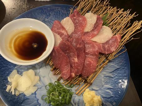 馬刺し 肉料理 にんにく 馬刺し 肉料理 にんにくの写真