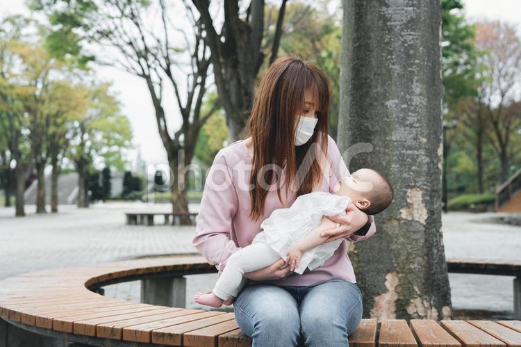 マスクをしたママと赤ちゃん マスク,ママ,母親の写真素材
