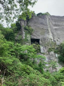 森の中の遺跡 森の中の遺跡 石切場,遺跡,崖の写真素材