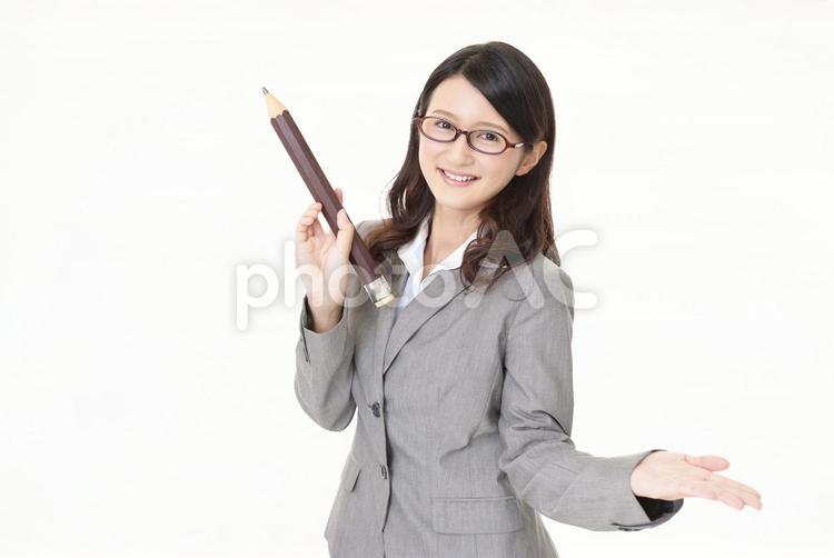 案内する笑顔の教師 女性,先生,教師の写真素材