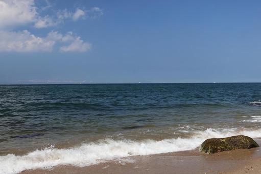 青空と海と波打ち際と波と砂浜の海岸の風景 青空と海と波打ち際と波と砂浜の海岸の風景 青空,海,波打ち際の写真素材