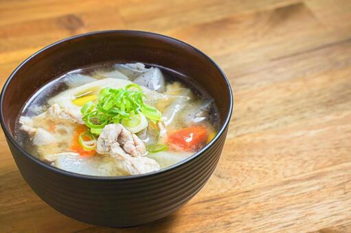 具だくさん豚汁 豚汁,味噌汁,和食の写真素材