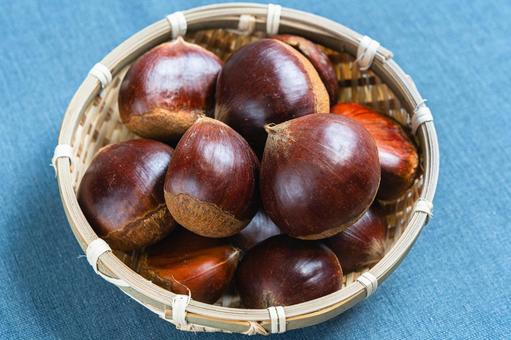 栗 愛媛県産 栗,愛媛県産,竹ざるの写真素材