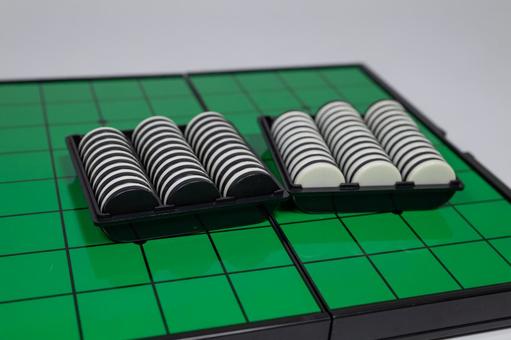オセロ駒と盤面 オセロ駒と盤面 オセロ,ボードゲーム,白黒の写真素材