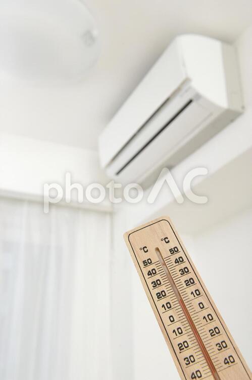 エアコンと温度計 エアコン,エコ,冬の写真素材