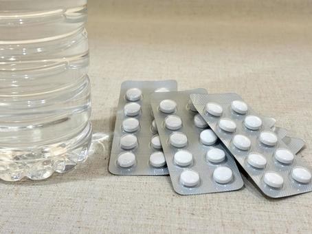 薬を飲むイメージ 9 内服薬,錠剤,頓服の写真素材