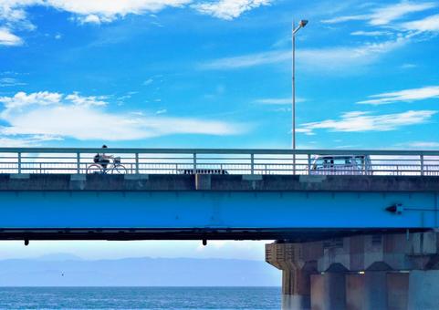川、橋、青空 橋,川,自転車の写真素材