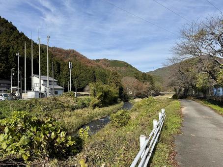 11月　秋の福井県坂井市山奥の景色 秋,ハイキング,山並みの写真素材