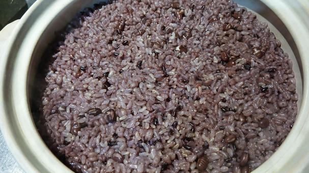 土鍋で炊いた雑穀米 雑穀米,土鍋,ご飯の写真素材