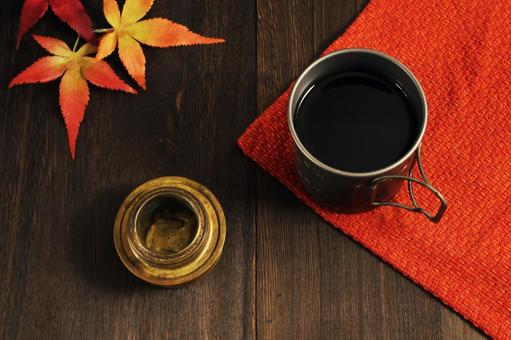 秋の紅葉とコーヒー 紅葉,秋,コーヒーの写真素材